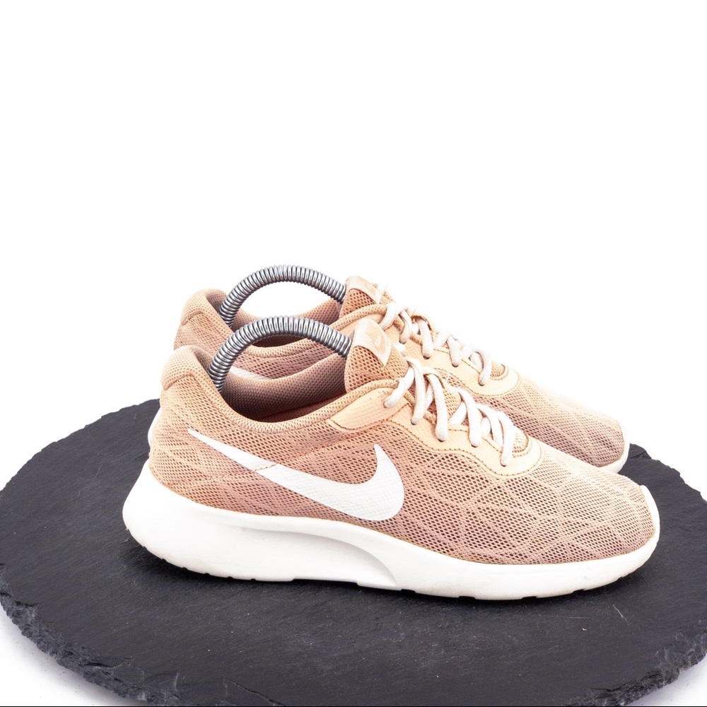 Nike Tanjun SE Womens Shoes Size 8 - Picture 6 of 8